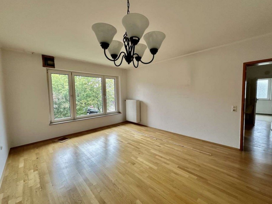 Schlafzimmer Wohnung erste Etage Zweifamilienhaus Neuss
