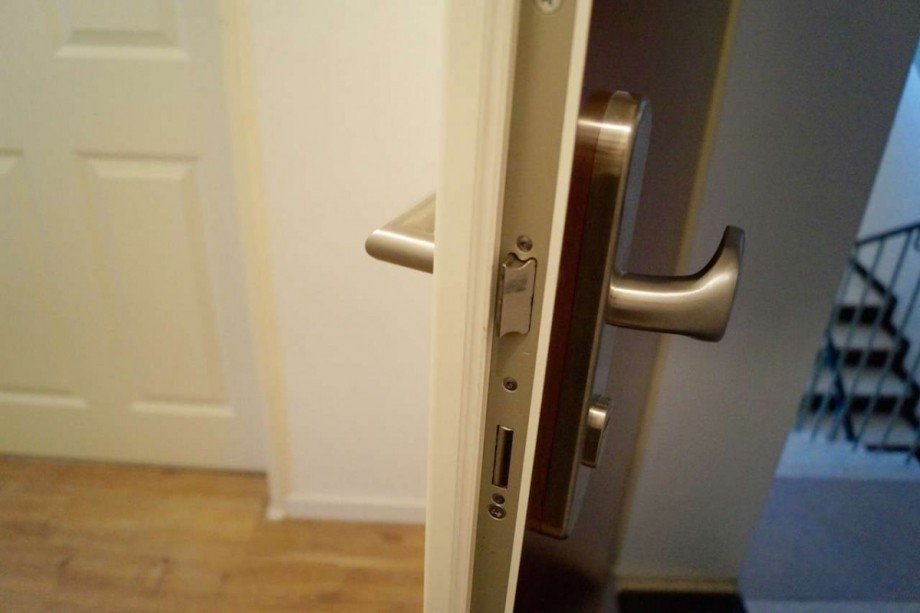 Sicherheitst�re / Wohnung Etagenwohnung Neuss