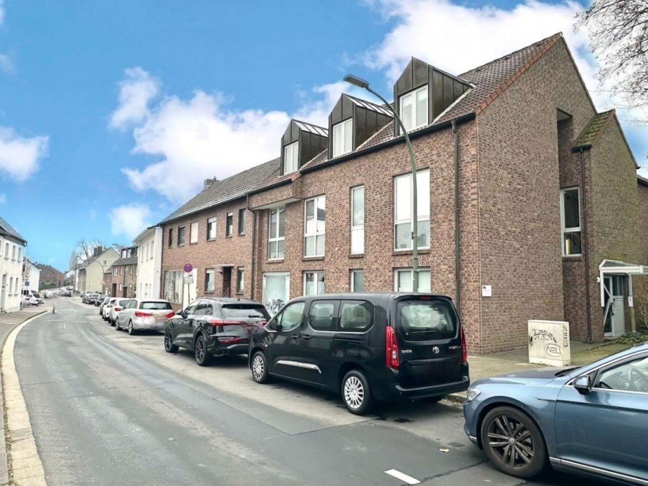 Anliegerstra�e Dachgeschosswohnung Neuss