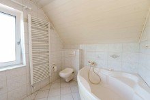 Badezimmer Freistehendes Einfamilienhaus mit gro�em Garten und Baugrundst�ck