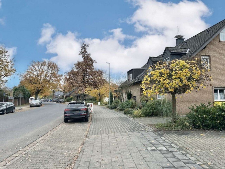 Anliegerstra�e Doppelhaush�lfte Neuss
