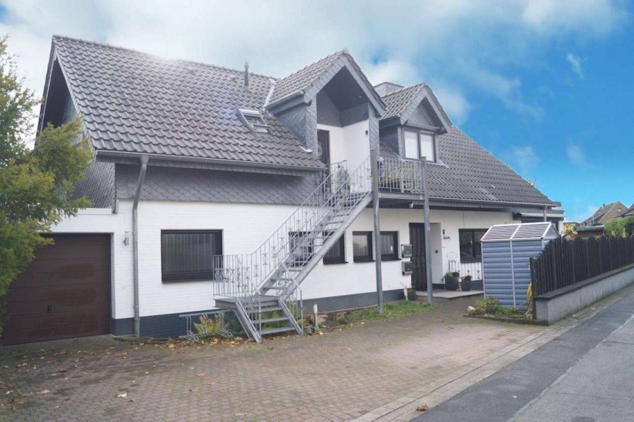 Hausansicht Zweifamilienhaus Kaarst