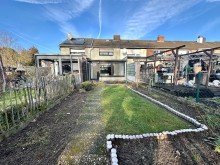 Hausansicht R�ckseite Gut geschnittenes Reihenhaus mit sch�nem Sonnengarten