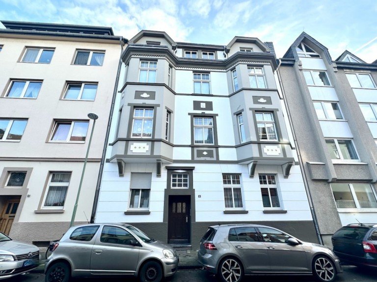 Hausansicht Vorderseite Neuss Dachgeschosswohnung Charmante Zweizimmerwohnung - perfekt zum Wohlf�hlen und Gestalten