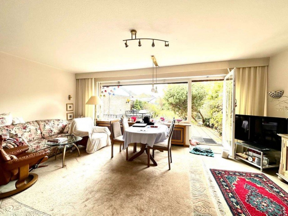 Wohnzimmer mit Zugang zum Garten Reihenhaus Neuss