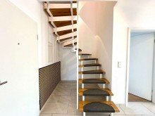 Flur untere Etage Helle, moderne Maisonettewohnung mit viel Platz