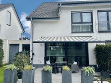 Terrasse Energiesparen in moderner Doppelhaush�lfte