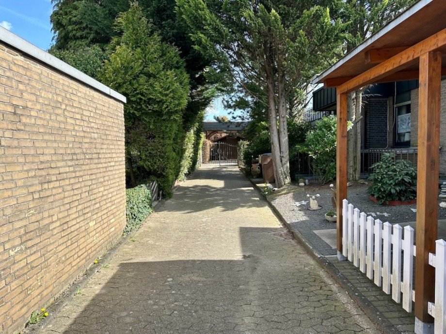 Zufahrt Wohnhaus Bungalow Neuss