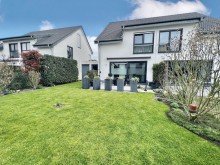 Garten Energiesparen in moderner Doppelhaush�lfte