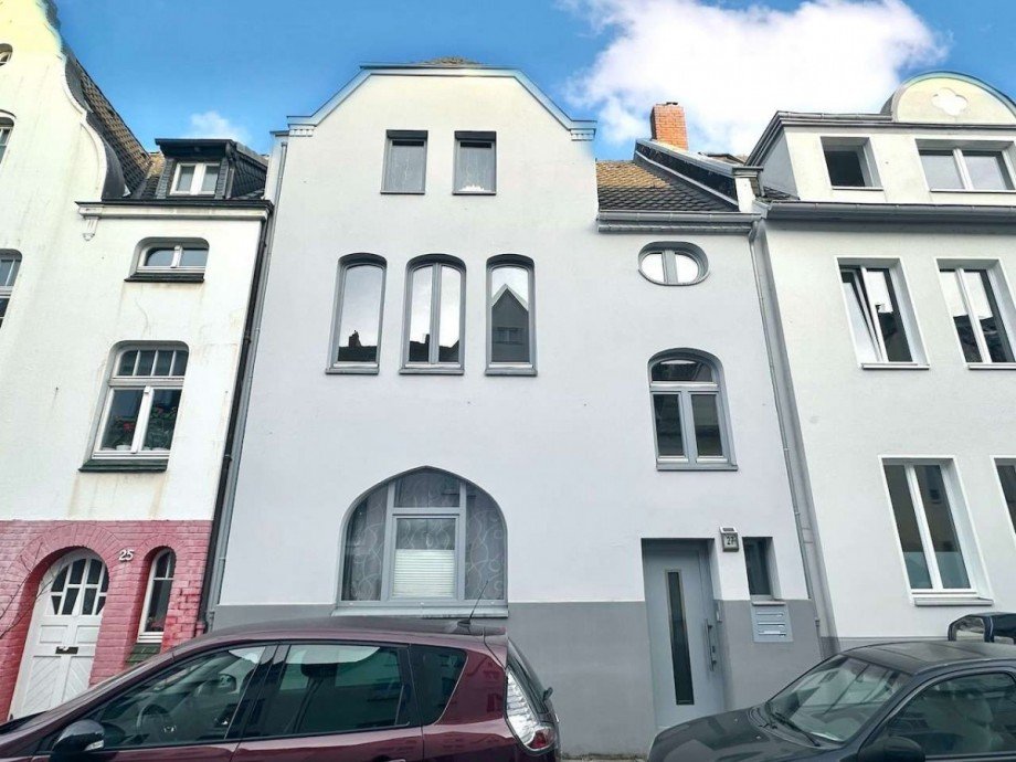 Hausansicht Vorderseite Mehrfamilienhaus D�sseldorf