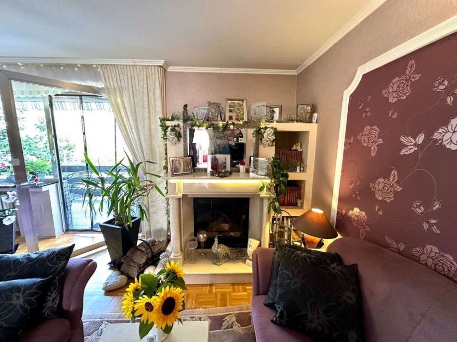 Wohnzimmer Wohnung untere Etage Zweifamilienhaus D�sseldorf
