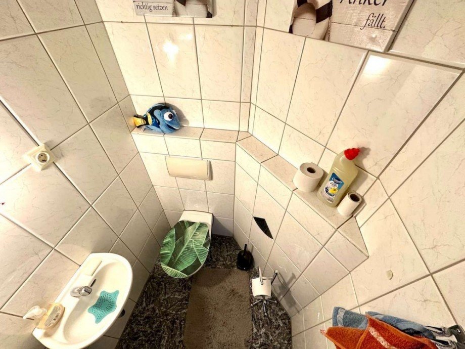 G�ste WC Dachgeschosswohnung Neuss