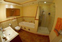 Badezimmer Wundersch�nes modernisiertes Reihenhaus im Neusser S�den