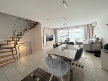 Wohnzimmer Energiesparen in moderner Doppelhaush�lfte