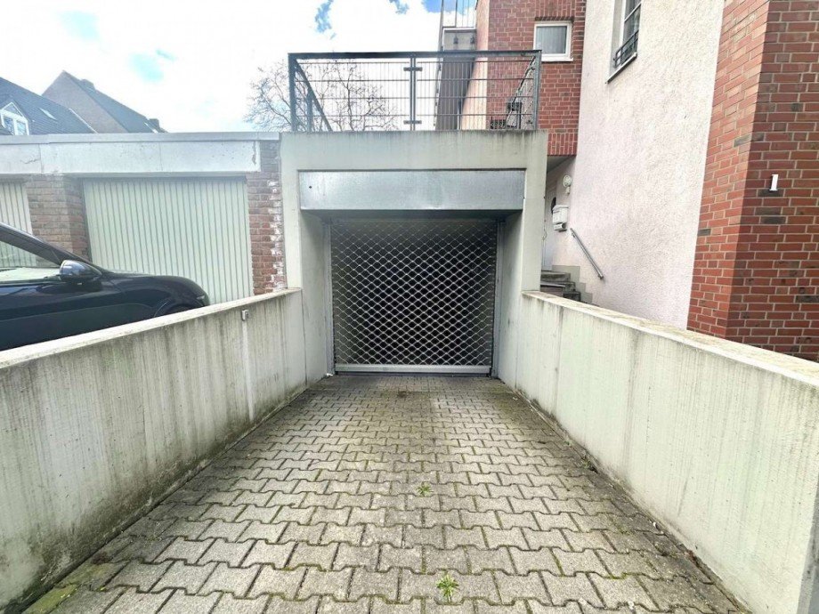 Einfahrt Tiefgarage Doppelhaush�lfte Neuss