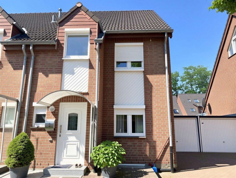 Hausansicht Vorderseite Doppelhaush�lfte Neuss