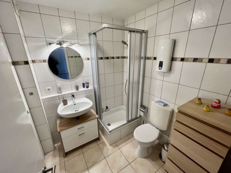 Badezimmer Einliegerwohnung Reihenhaus Neuss