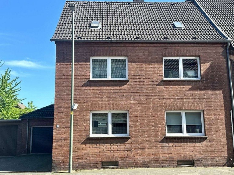 Hausansicht Vorderseite Dormagen Einfamilienhaus Sch�nes Einfamilienhaus mit gro�em Garten