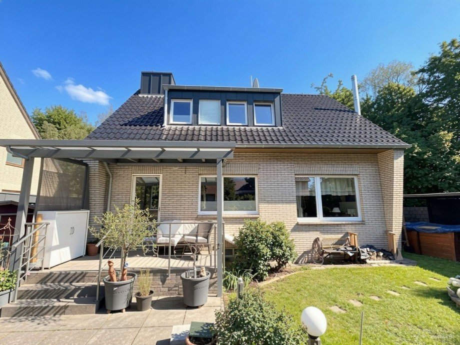Hausansicht R�ckseite Einfamilienhaus Neuss