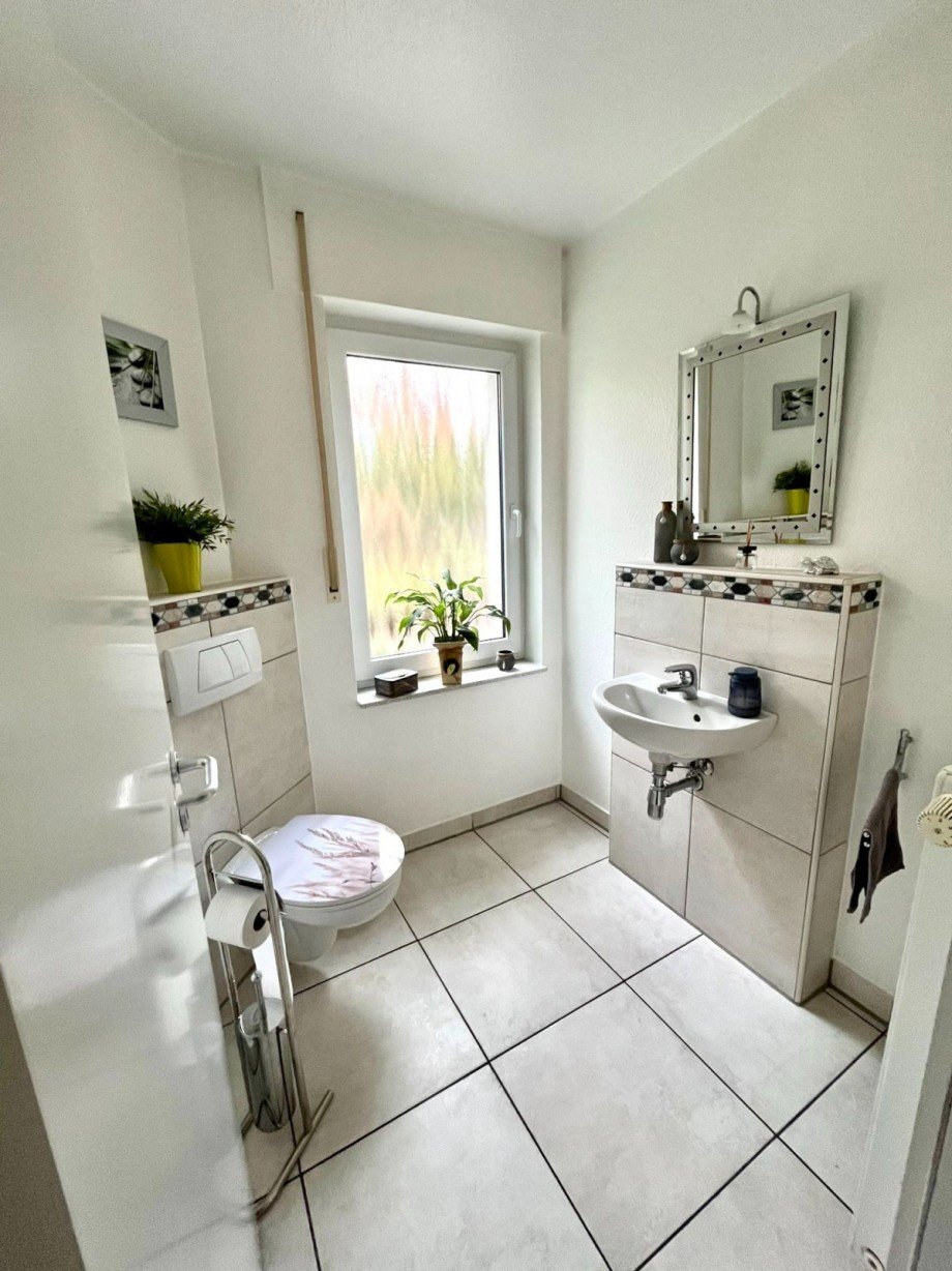 G�ste WC Doppelhaush�lfte Neuss