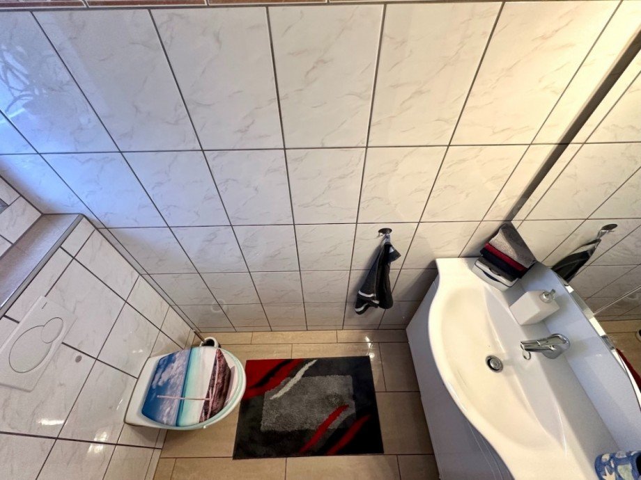 G�ste WC Doppelhaush�lfte Neuss