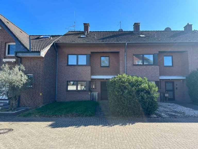 Hausansicht Vorderseite Neuss Reihenhaus Reihenhaus mit S�dlage und Einliegerwohnung