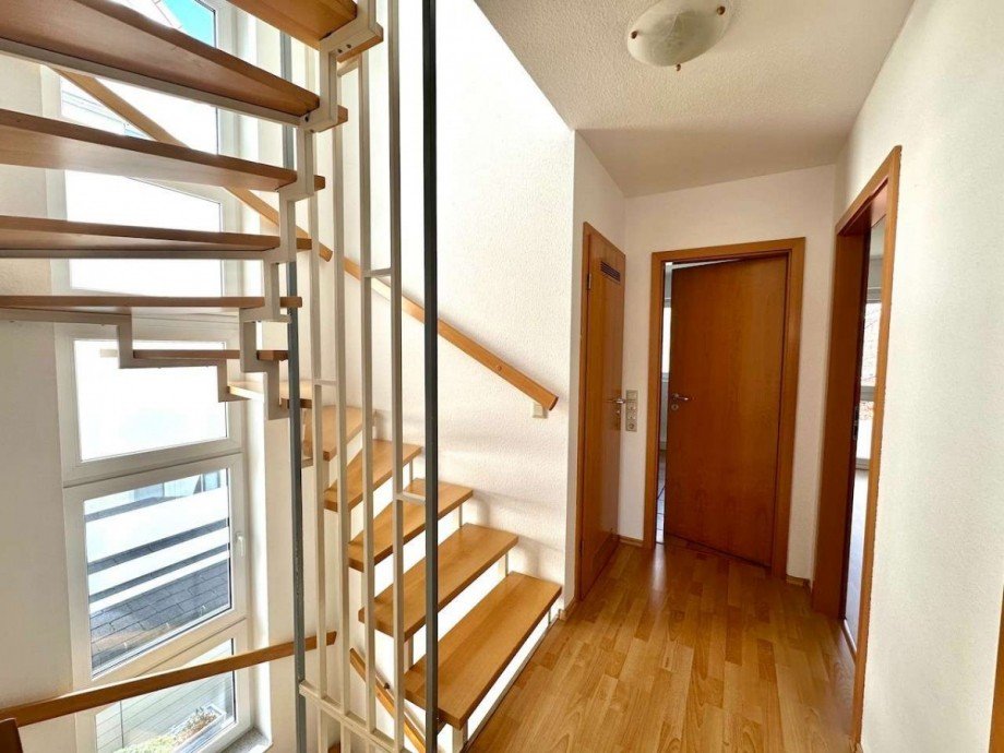 Flur obere Etage Doppelhaush�lfte Neuss