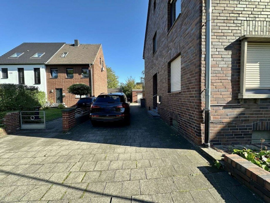 Garageneinfahrt Zweifamilienhaus Neuss