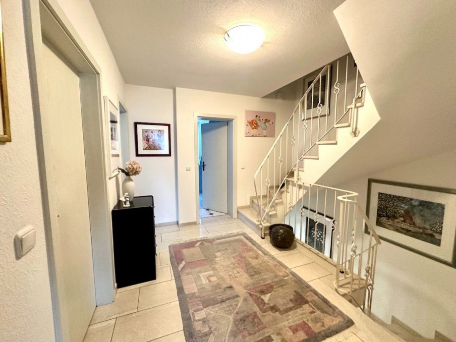 Flur obere Etage Doppelhaush�lfte Neuss