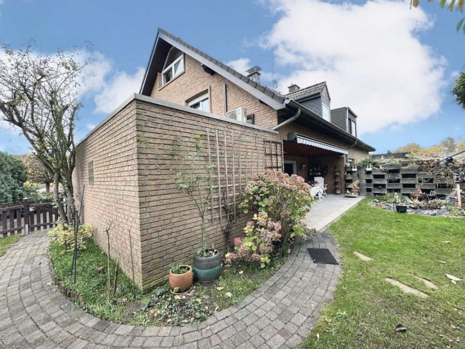 Hausansicht R�ckseite Doppelhaush�lfte Neuss