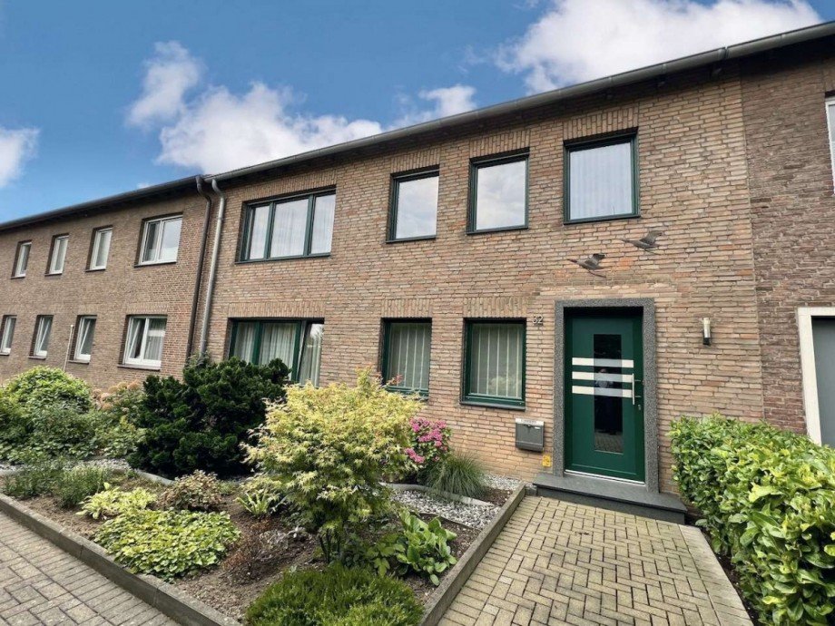 Hausansicht Vorderseite Zweifamilienhaus Neuss