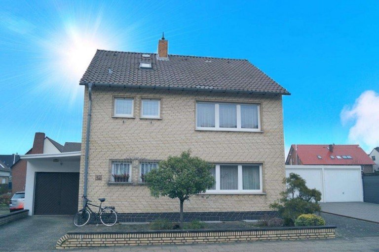 Hausansicht Vorderseite Dormagen Einfamilienhaus Wundersch�nes sehr gepflegtes Einfamilienhaus mit 760 qm Grundst�ck