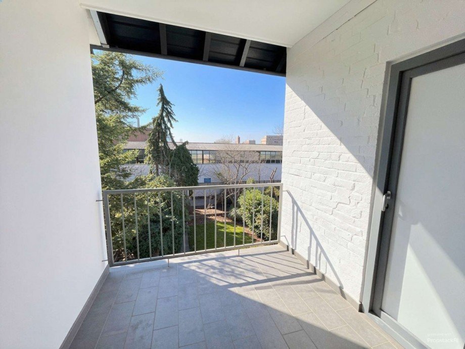 Balkon Wohnung erste Etage Mehrfamilienhaus D�sseldorf