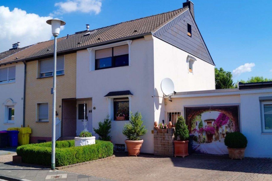 Hausansicht Reiheneckhaus Neuss