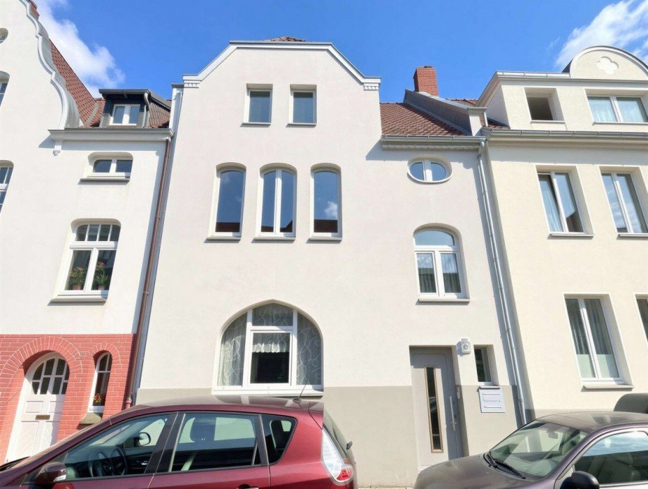 Hausansicht Vorderseite Mehrfamilienhaus D�sseldorf