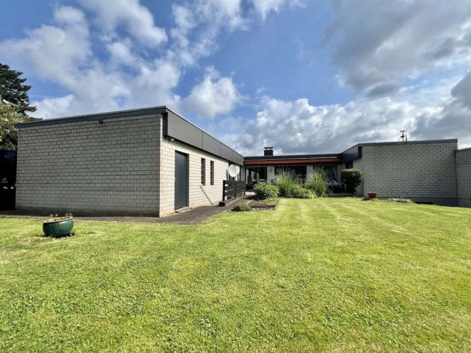 Hausansicht R�ckseite Bungalow Neuss