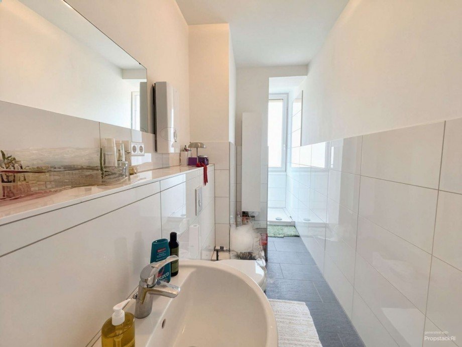 Badezimmer Wohnung erste Etage Mehrfamilienhaus D�sseldorf