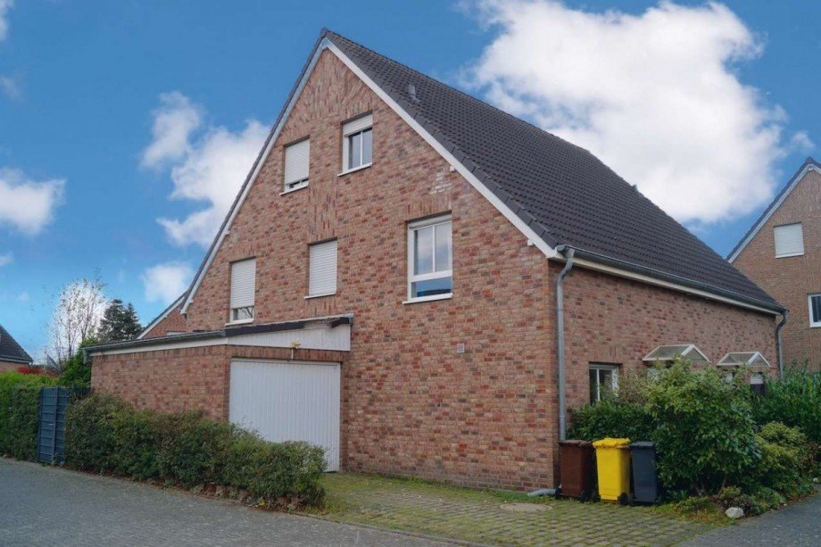 Hausansicht Doppelhaush�lfte Meerbusch