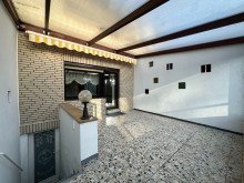 Wintergarten Gut geschnittenes Reihenhaus mit sch�nem Sonnengarten