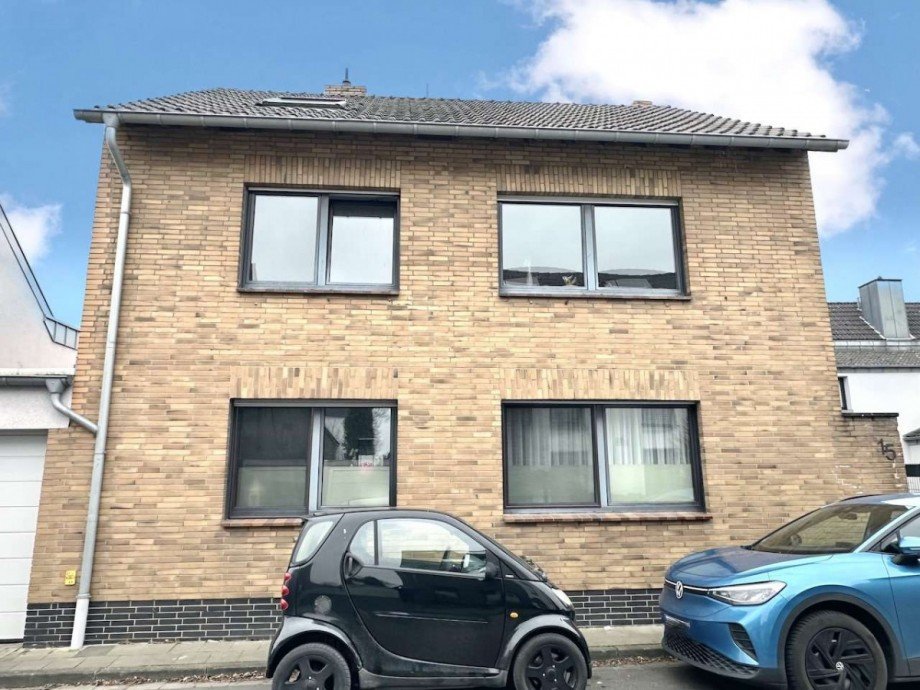 Hausansicht Vorderseite Mehrfamilienhaus Neuss