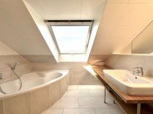 Badezimmer obere Etage Helle, moderne Maisonettewohnung mit viel Platz