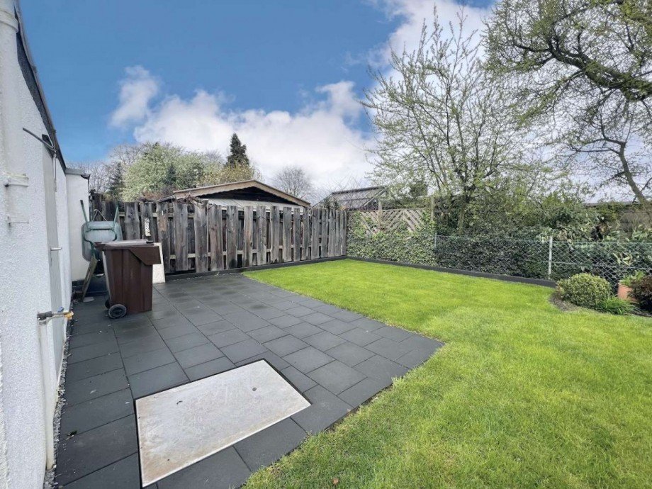 Garten R�ckseite Bungalow Dormagen