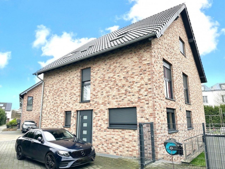 Hausansicht Vorderseite Einfamilienhaus Neuss