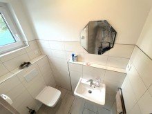 G�ste WC Energiesparen in moderner Doppelhaush�lfte