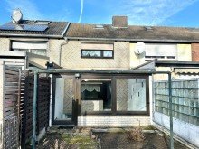 Hausansicht R�ckseite Gut geschnittenes Reihenhaus mit sch�nem Sonnengarten