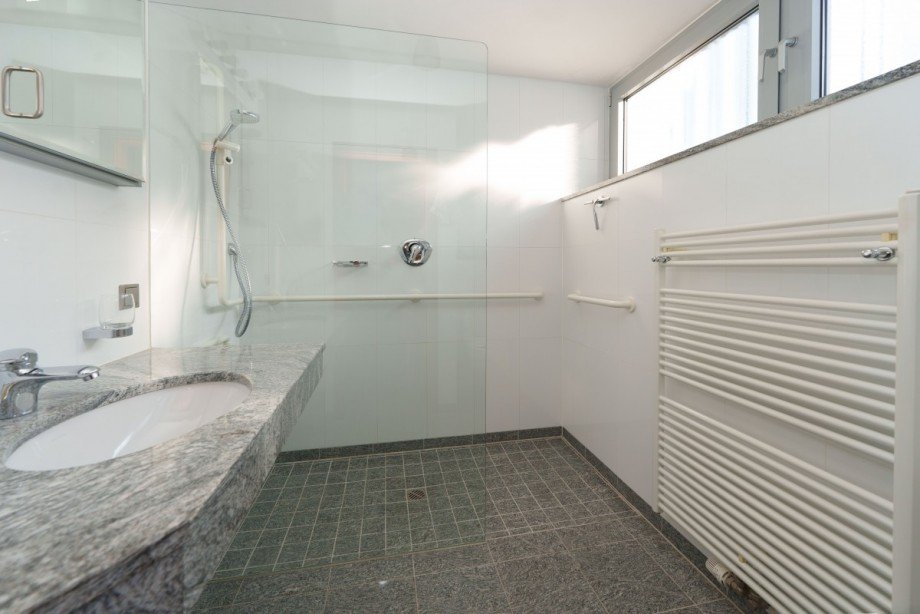 Tageslichtbad mit Dusche Bungalow Neuss