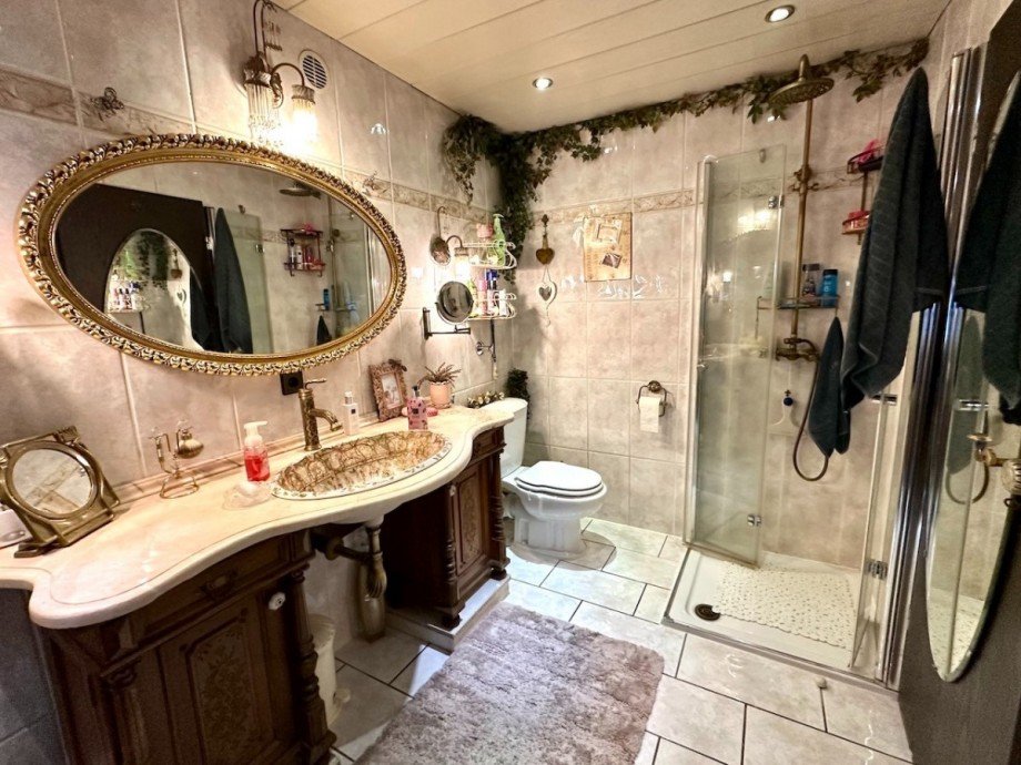 Badezimmer obere Etage Zweifamilienhaus D�sseldorf