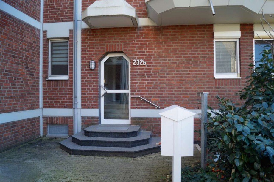 Hauseingang Dachgeschosswohnung Neuss