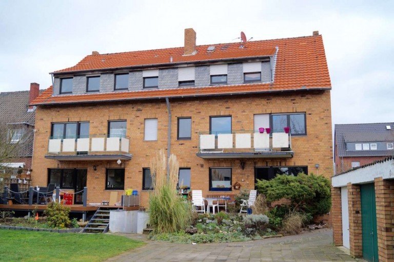 Hausansicht R�ckseite Dormagen Haus 6 Parteien Mehrfamilienhaus