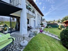 Terrasse Moderne 4 Zimmerwohnung mit Garten und Garage